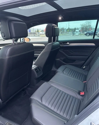 Volkswagen Passat cena 209900 przebieg: 15000, rok produkcji 2023 z Niepołomice małe 781